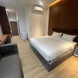 Viesnīca J&P Hotel Sriracha pilsētā Ban Hua Na