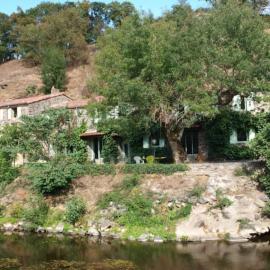 Petit coin de paradis, hotel Montrevault városában