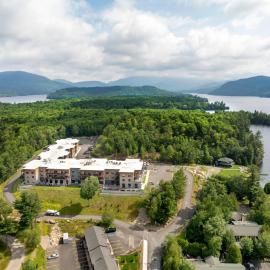 Cambria Hotel Lake Placid - Lakeside Resort: Lake Placid şehrinde bir otel