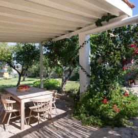 Arancia Traditional Villa for 30, Pool & Jacuzzis, хотел в Pigi