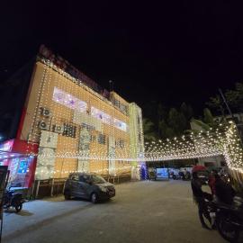 Trishan Hotel, готель у місті Dhupguri