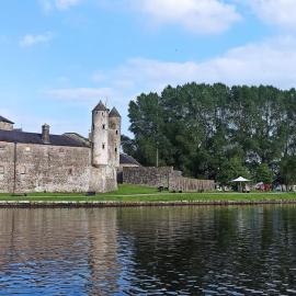 Isle of Erne Escape - Lakeside & Town Location