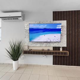 Sea Breeze Escape Sleeps 7 Pool in Ceiba, hotel en Ceiba