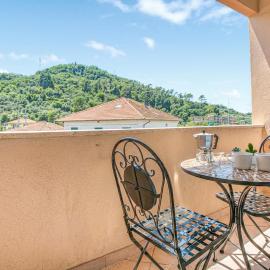 1 Bedroom Gorgeous Apartment In Sestri Levante