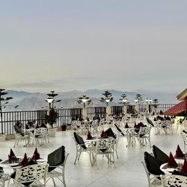 JK Clarks Exotica - Centrally Located with Stunning Valley View