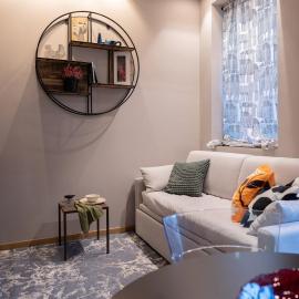Luxury Art & Chromotherapy Apt-Hospital District4, готель у місті Павія