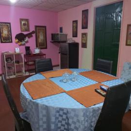 Beautiful air condioned villa for singles, couples, families and groups cozy stay: La Chorrera'da bir otel