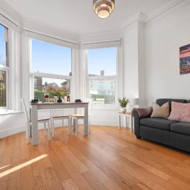 WhiskAwayHomes - St Stephens Court - Apartment 2, hotel in Henwick