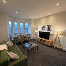 Spacious Tenement with free parking, hotel di Glasgow