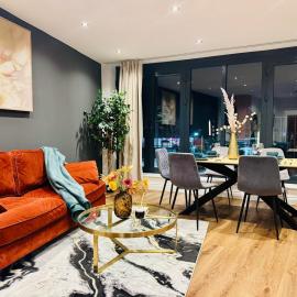 Lux 2 Bedroom Flat Central Brentwood slp 8 Guests