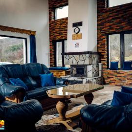 Mai cu Mot Doftana Luxury Chalets – hotel w mieście Trăisteni