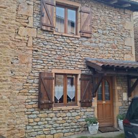 Maison de village en beaujolais pierres dorées, hotel in Theizé