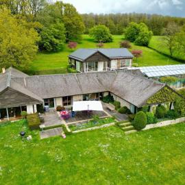 Maison Percheronne by Green Folies, 15p & piscine, hotel em La Gaudaine