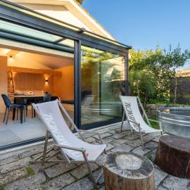 Premium Retreat with Garden by HostWise, hotel en Darque