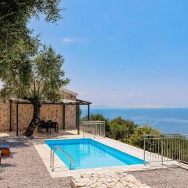 Villa Vedere by Villa Plus โรงแรมในAgní
