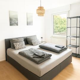 C&V 5 Personen 3 Zimmer Zentral Smart TV WLAN Boxspringbett