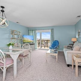 Queens Court 4202 While Away by Emerald Isle Realty, hotel in Emerald Isle