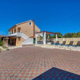Villa Lara With Pool And Sea View
