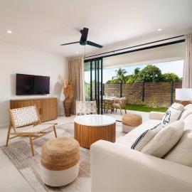 Wooden Tone LUX 2BR Walk to Beach Sky Pool Deck
