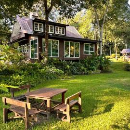 Green Bird Cabin at Doi Inthanon National Park