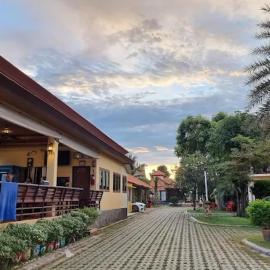 ปราณบุรีน้อยรีสอร์ท, hotel in Ban Nong Sua