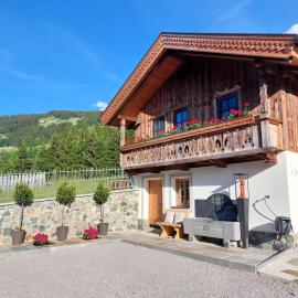 Charmantes Karwendel-Chalet, hotel in Wattens