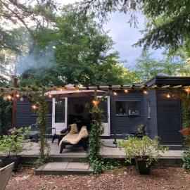 Natuurhuisje De Boshut، فندق في نونسبيت