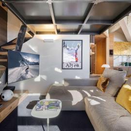 Luxury 4BR Apartment with Fireplace & Private Parking - Val Thorens, hotel in Val Thorens