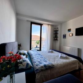 Balcony with Mountain View Steps from Ski Lift 50m