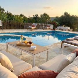 Villa Can Mestreso Suite Ibiza, hotel in Sant Joan de Labritja