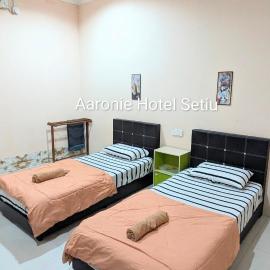 Aaronie Hotel Setiu, hotel in Kampong Burok