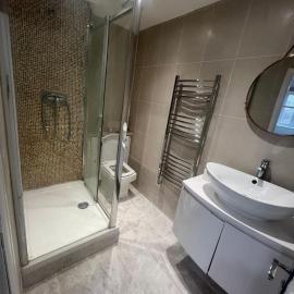 Chartsworth 4 Bedrooms Spacious House, hotel in Harold Wood