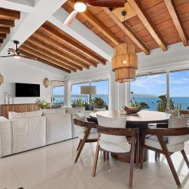 Costa Dorada - Beachfront Penthouse in Bucerias Golden Zone, готель у місті Бусеріас