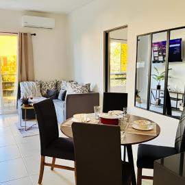 Departamento moderno con alberca ideal para una escapada cómoda