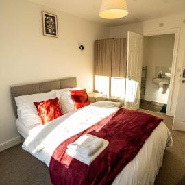 Modern Ensuite Studio with Free Parking, hotel a Stoke-on-Trent