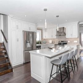 Beautiful 3 bed 2 bathroom home Toronto, hotel v destinaci Toronto