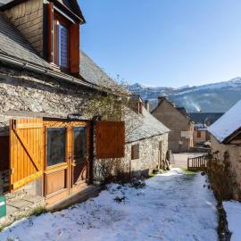 Maison pour 5 à Génos proche lac et station avec WiFi - FR-1-695-94