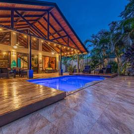 Casa de los Lorros close to whale tail, hotel u gradu Bahia