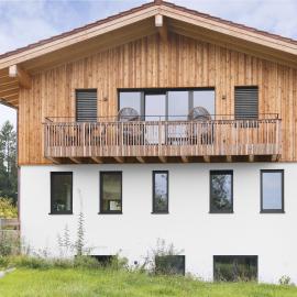 Ferienwohnung Gschwendt - zentrale und ruhige Lage mit eigenem Parkplatz，米斯巴赫的飯店