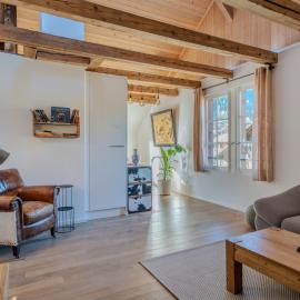 Comfy, Spacious and Central Duplex Apartment: Zweisimmen şehrinde bir otel