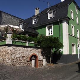 Ferienhaus Schneiders, hotelli kohteessa Kröv