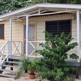 Delva's Villa - Cozy Home near Airport، فندق في Ladyville