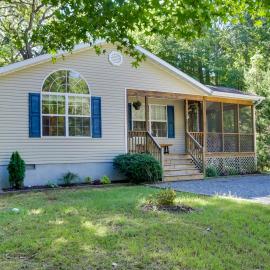Pool, Trail Access! Dog-Friendly Ocean Pines Haven, hotel in Ocean Pines