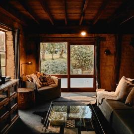 Maple Lodge - Alpacas, Goats, Chickens, Outdoor Pizza Oven & Games Room!, hotel em Robertson