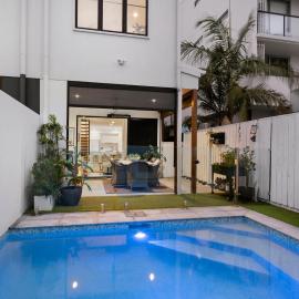 3 Bed Coastal Escape, Pool, 1 Minute walk to Beach, hotel in Kingscliff
