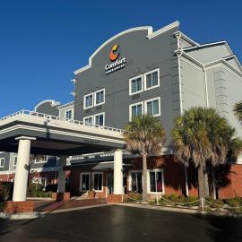 Comfort Inn & Suites North Charleston - Northwoods, хотел в Charleston Heights