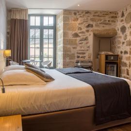 Charme et Caractère Le Turenne - Contact Hôtels, hotel en Beaulieu-sur-Dordogne