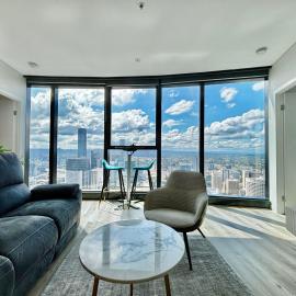 Brisbane's Highest rated 3 Bedroom Luxury Apartment -61st Floor- Incredible views in Skytower, Brisbane's tallest building -Complimentary WIFI, Drinks, Snacks & Streaming Access