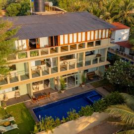 Artist Beach House, hotel in Morjim