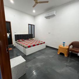 Kamal Kishori Dham, hotel in Barsāna